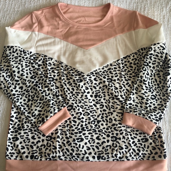 Plus size Color Block Leopard Top - Picture 2 of 5